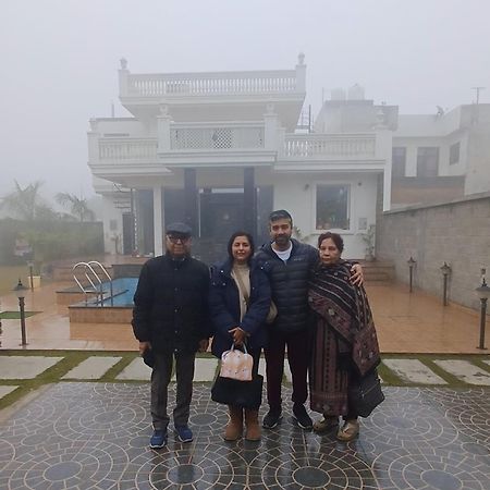 Greystone Villa, Swiming Pool , Bbq , Big Garden, Pool Table, Party Speaker, Bathtub, Kitchen, 15Mins To Golden Temple Amritsar Eksteriør bilde