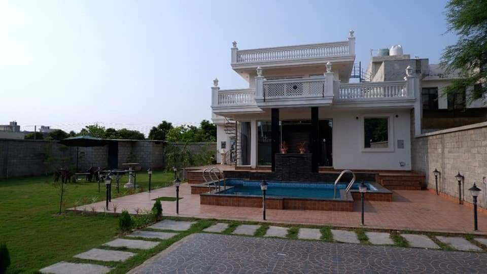 Greystone Villa, Swiming Pool , Bbq , Big Garden, Pool Table, Party Speaker, Bathtub, Kitchen, 15Mins To Golden Temple Amritsar Eksteriør bilde