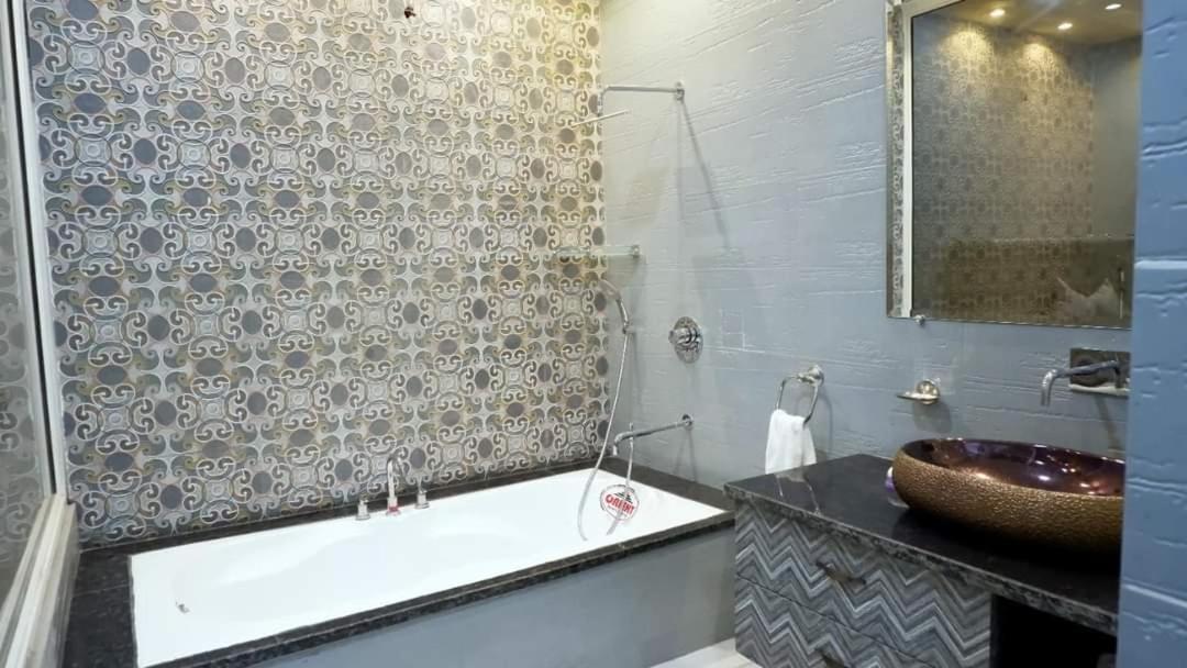 Greystone Villa, Swiming Pool , Bbq , Big Garden, Pool Table, Party Speaker, Bathtub, Kitchen, 15Mins To Golden Temple Amritsar Eksteriør bilde