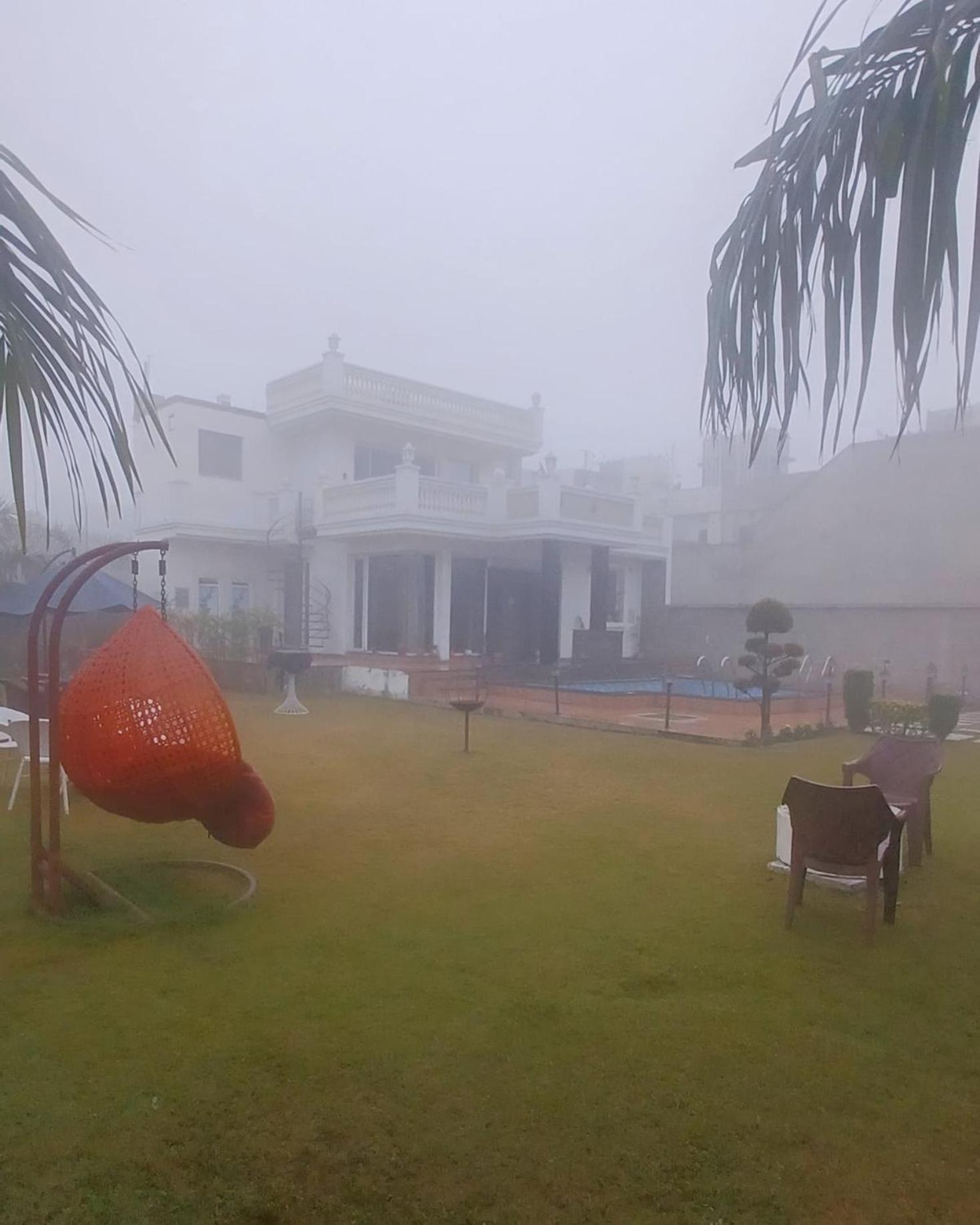 Greystone Villa, Swiming Pool , Bbq , Big Garden, Pool Table, Party Speaker, Bathtub, Kitchen, 15Mins To Golden Temple Amritsar Eksteriør bilde