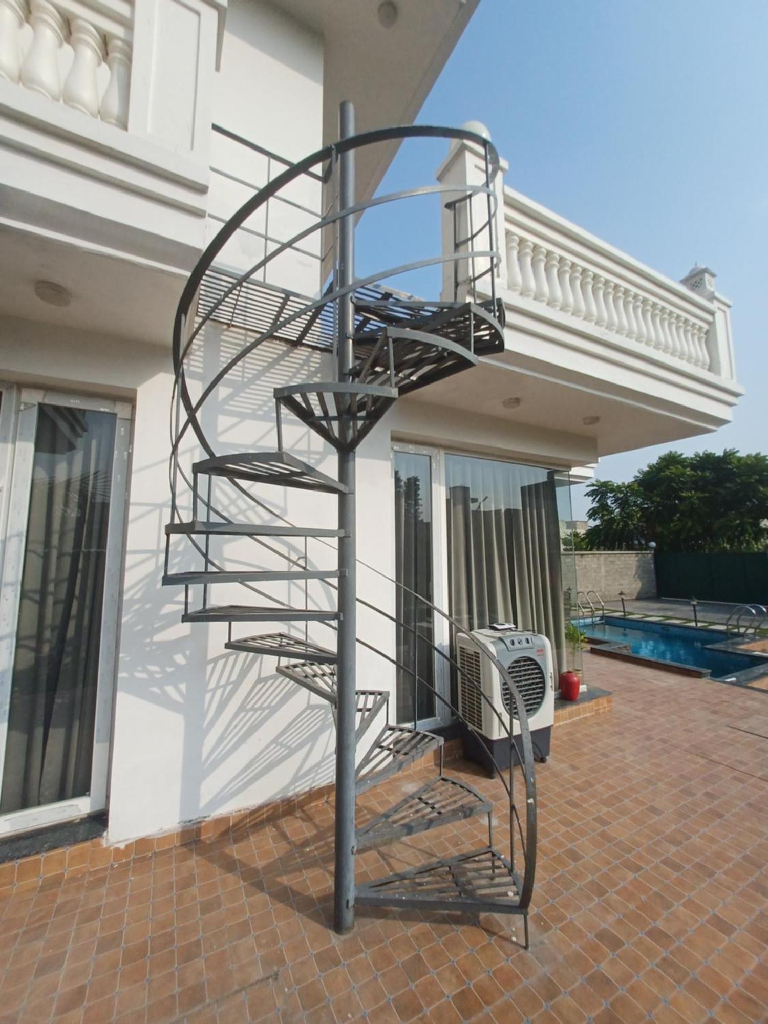 Greystone Villa, Swiming Pool , Bbq , Big Garden, Pool Table, Party Speaker, Bathtub, Kitchen, 15Mins To Golden Temple Amritsar Eksteriør bilde