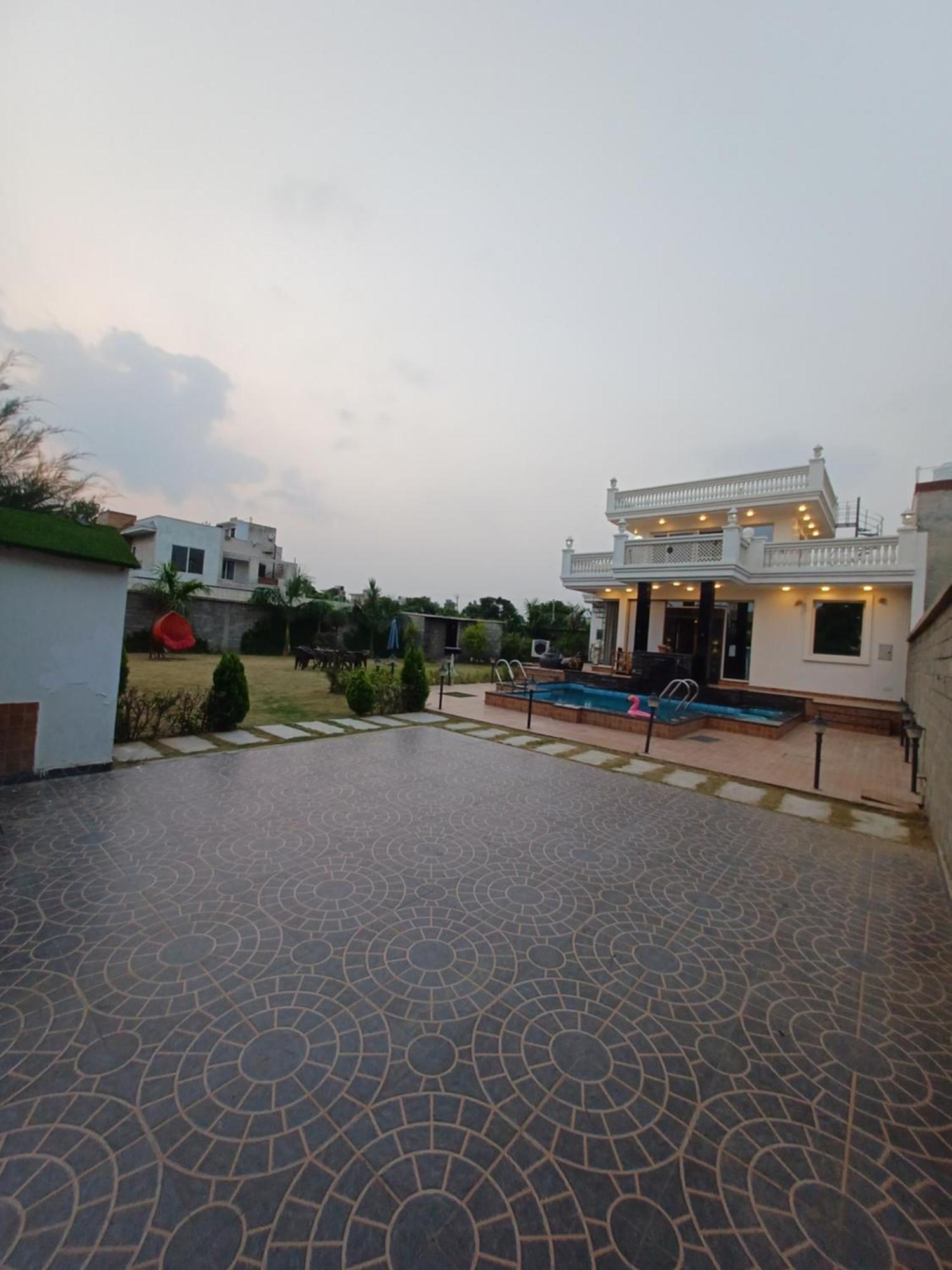 Greystone Villa, Swiming Pool , Bbq , Big Garden, Pool Table, Party Speaker, Bathtub, Kitchen, 15Mins To Golden Temple Amritsar Eksteriør bilde