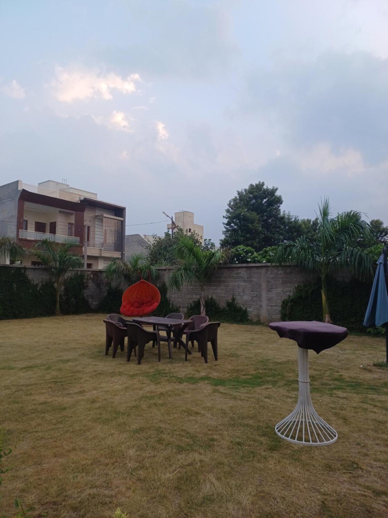 Greystone Villa, Swiming Pool , Bbq , Big Garden, Pool Table, Party Speaker, Bathtub, Kitchen, 15Mins To Golden Temple Amritsar Eksteriør bilde